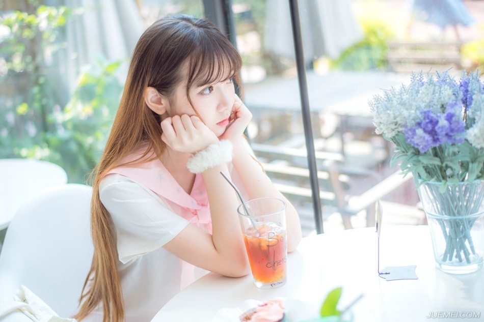“好，好！”管家见孟达终于松口，忙不迭的点头答应一声，在孟达的带领下，两人一前一后一直走出成都。